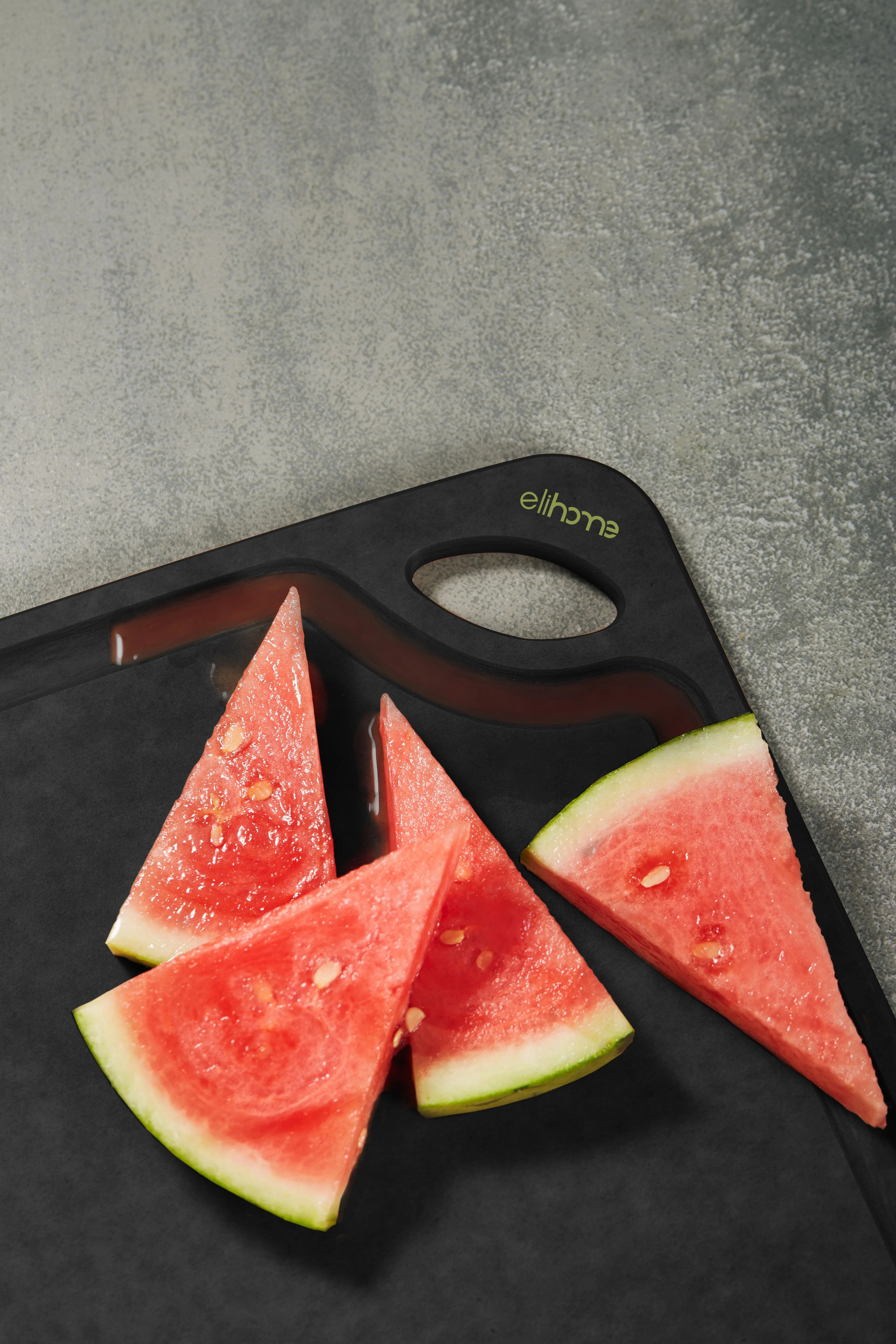 Classic Series 10 x 13 x 1/4 Cutting Board - Medium- Black - Image 4