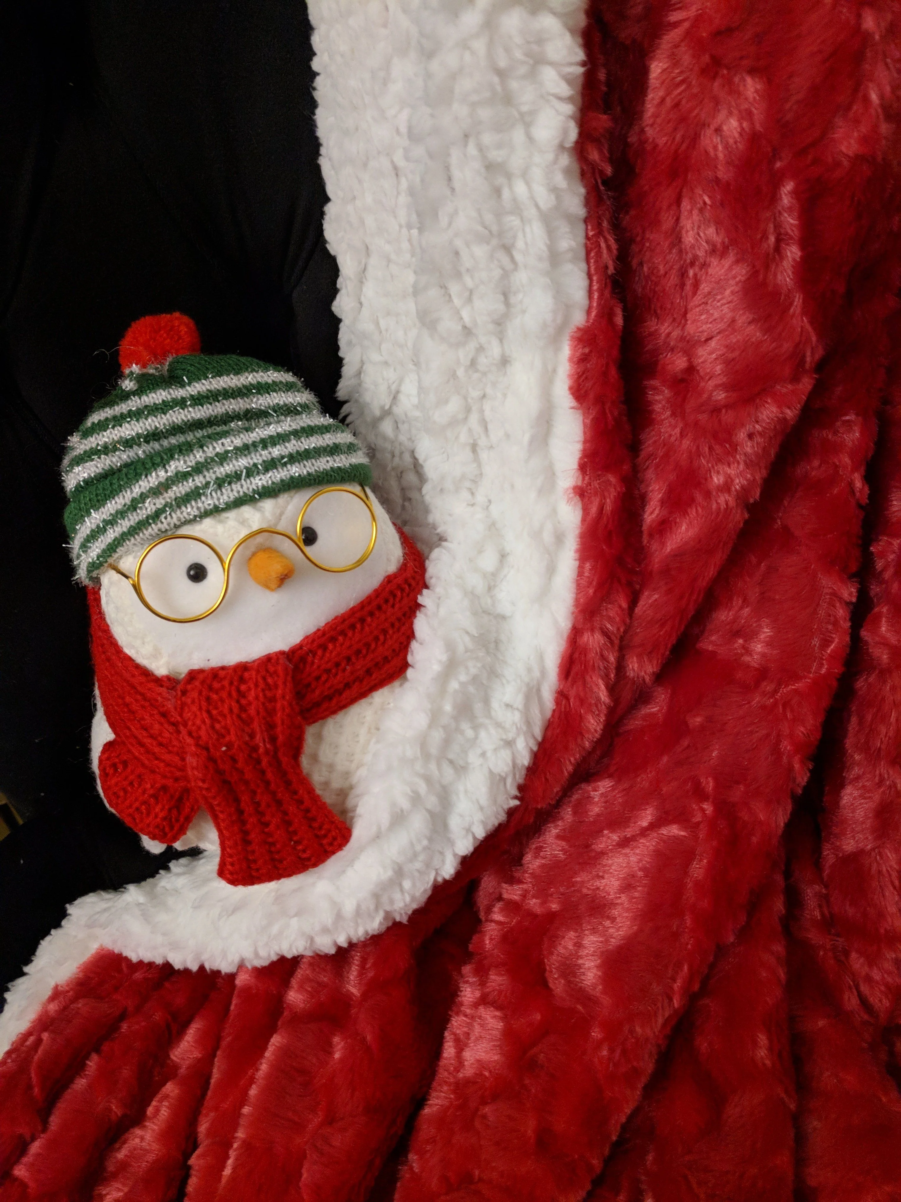 Romantic Red, Plush Faux Fur Throw Blanket - Image 10