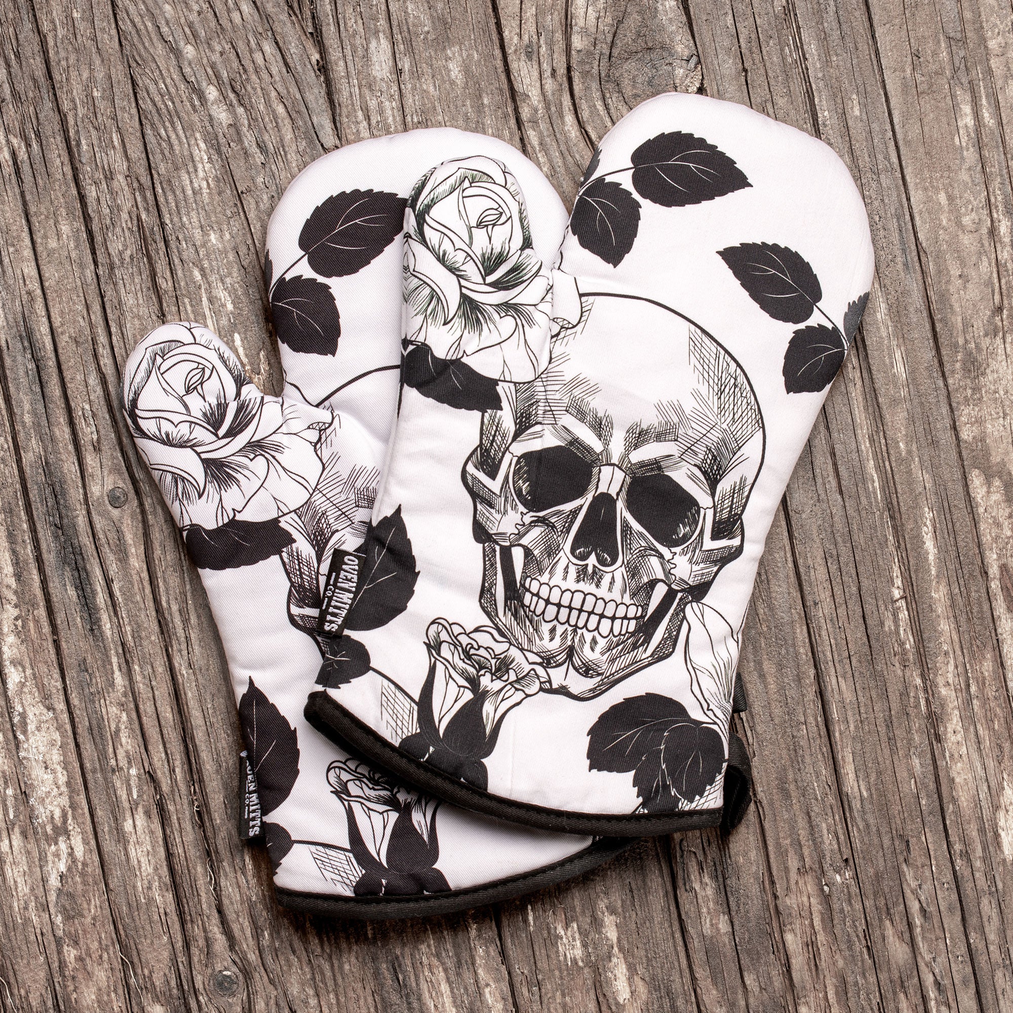Gothic Skull Oven Mitts And Potholder Set - Image 5
