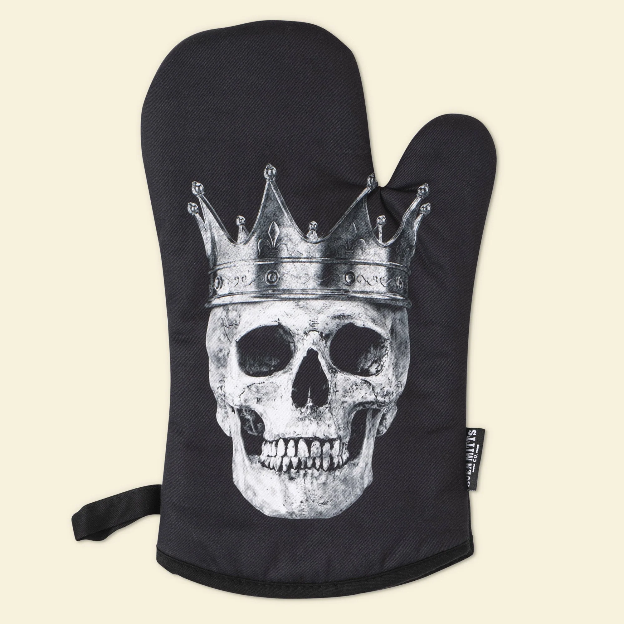 King And Queen Black Skull Oven Mitts And Potholder Set - Image 2