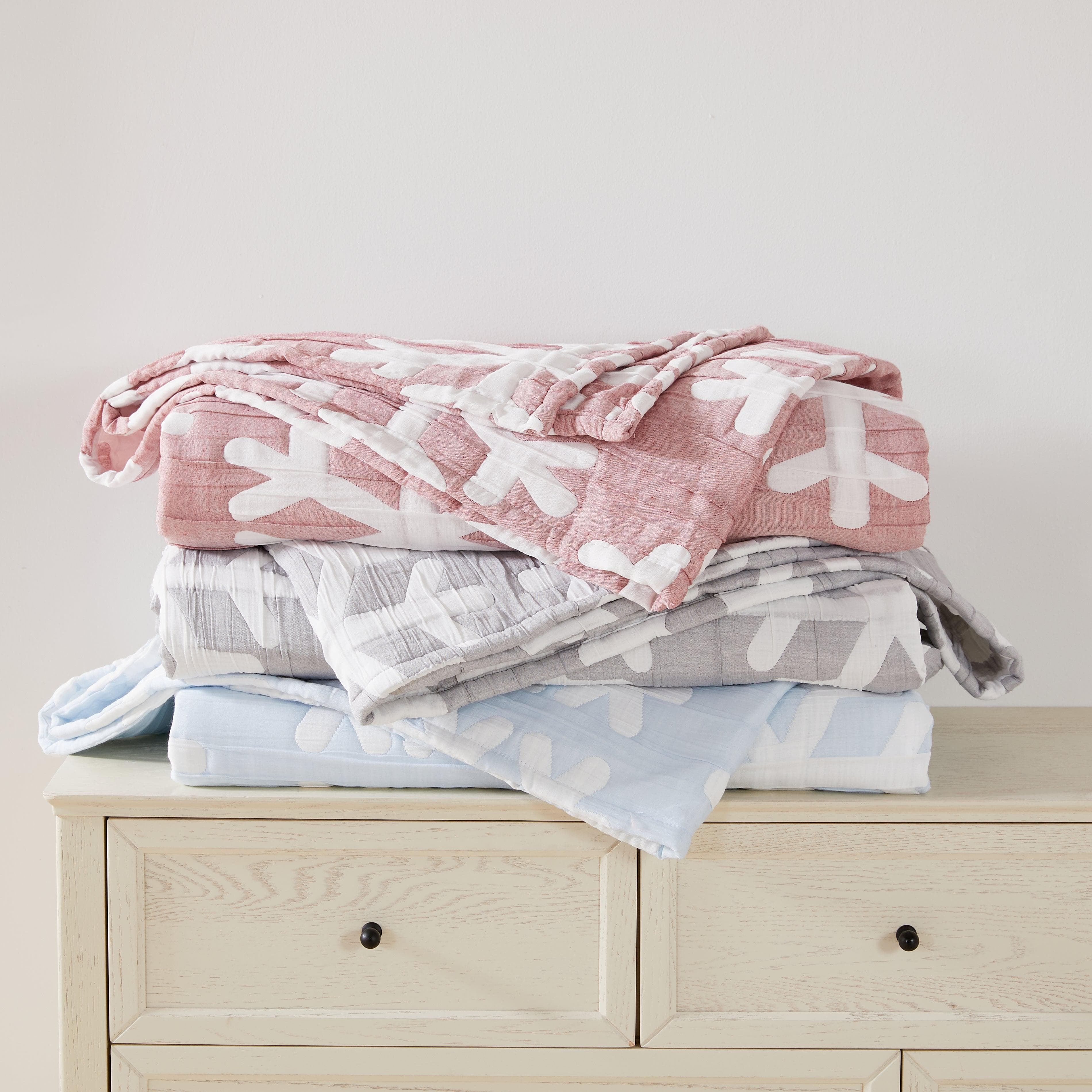 Matelassé Snowflake Quilt Set - Nino Collection - Image 18