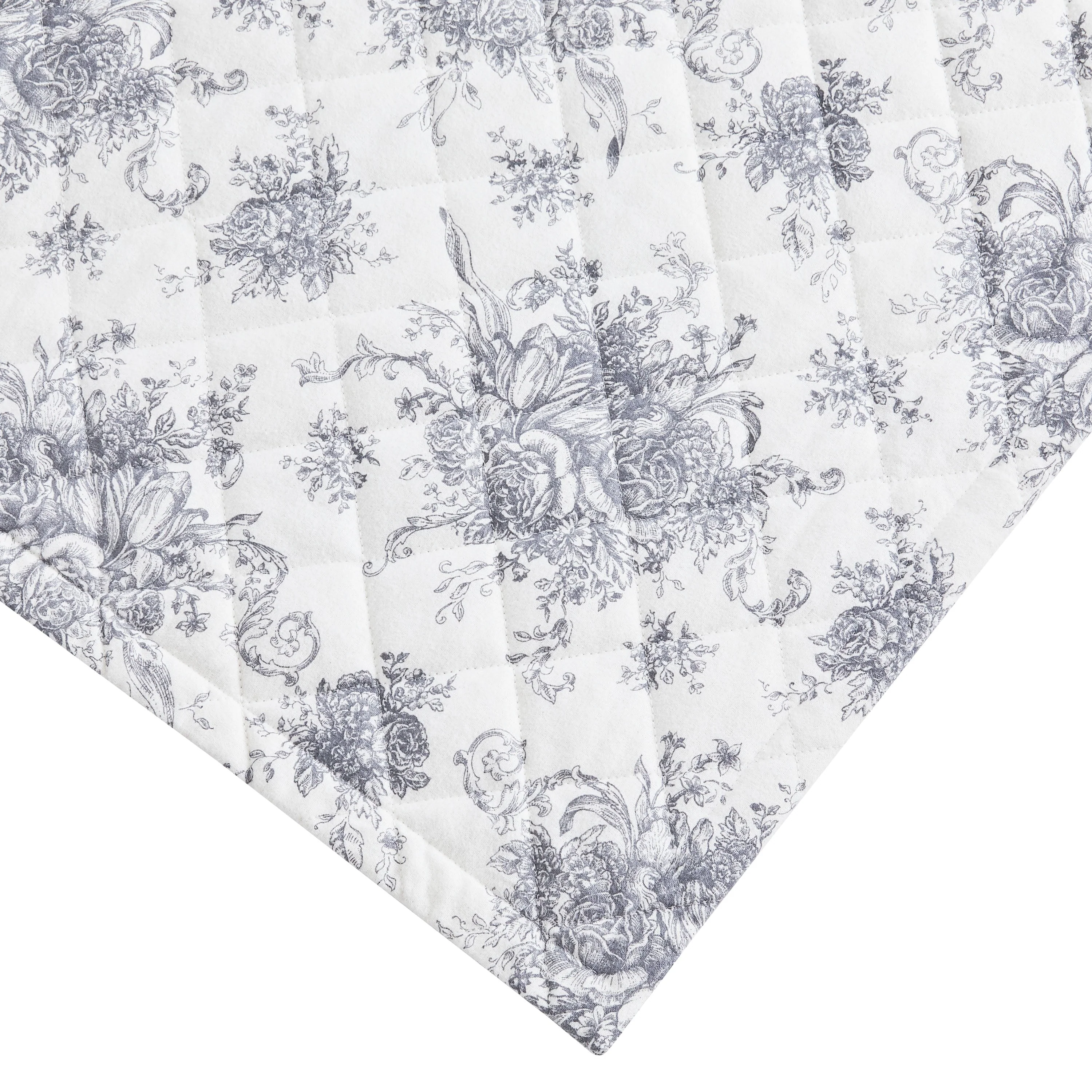 Petit Toile Cotton Flannel Quilt Set - Image 5